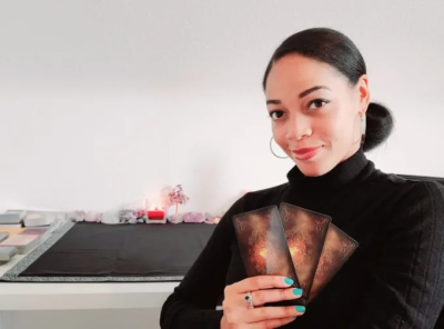perform a super insightful and accurate video tarot reading